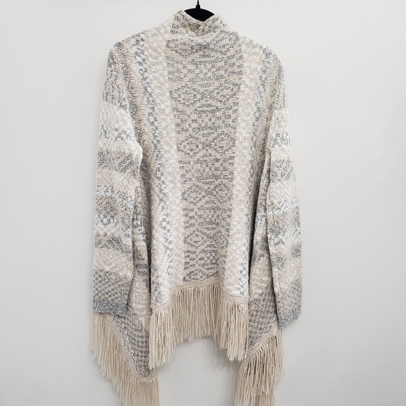 Romeo & Juliet Couture Anthropologie Long Sleeve Open Fringe Sweater Sz M - Picture 3 of 7